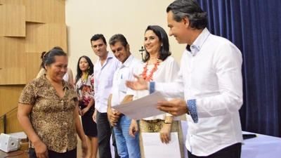 Secretaria da mulher entrega certificados para formandos de 12 cursos profissionalizantes