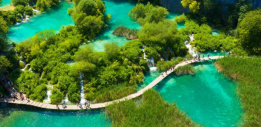 Quase 20 km de passarelas cortam o Parque Nacional dos Lagos de Plitvice