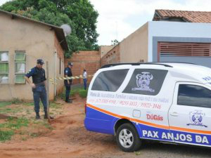 Na porta de casa, jovem é executado com 2 tiros por casal em Hilux Alcides Neto