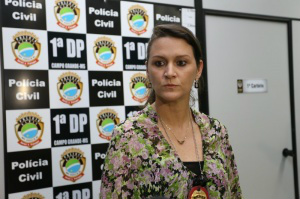 Delegada faz mistério, mas já sabe o que matou 3 mulheres na Santa Casa Delegada Ana Cláudia Medina conduz as investigações sobre as três mortes. (Foto: Marcelo Victor)