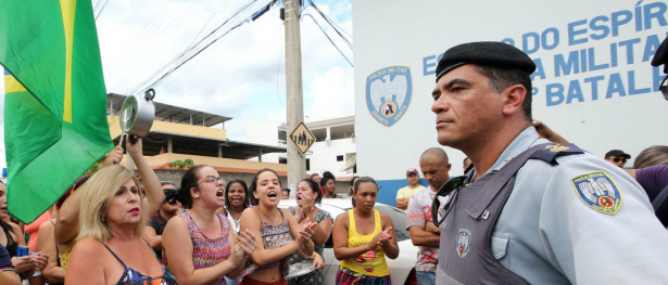 Justiça do Espírito Santo decreta prisão de 4 policiais por motim Paulo Whitaker / Reuters