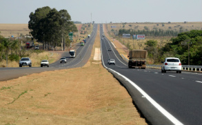 Mais de 200 mil veículos devem passar pela BR-163 BR-163 em MS deve receber mais de 200 mil veículos no feriadão - Foto: Clóvis Ferreira/Divulgação
