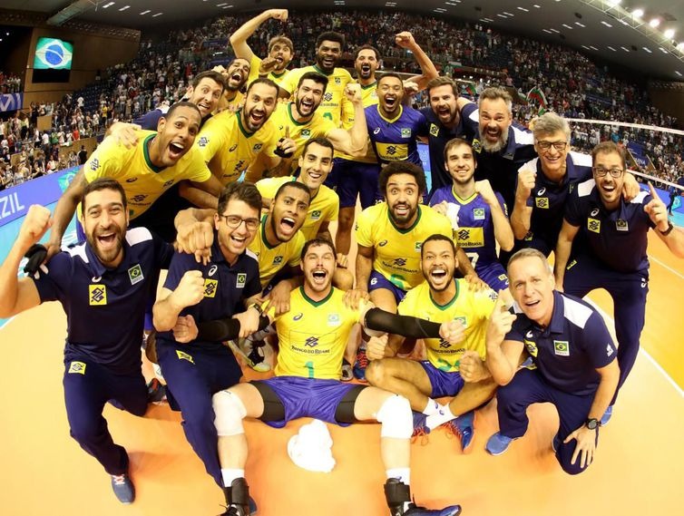 Brasil vira o jogo contra a Bulgária e está garantido em Tóquio,Seleção masculina de vôlei - Divulgação FIVB