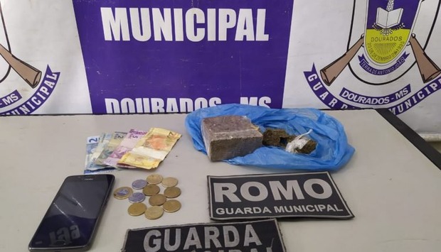 Após vender drogas para adolescentes traficante é preso Após vender drogas para adolescentes traficante é preso