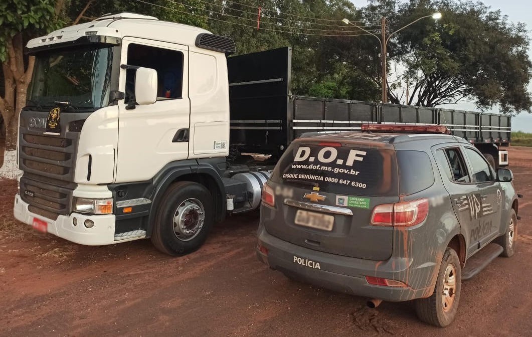 Carreta tomada em assalto em São Paulo é recuperada em MS