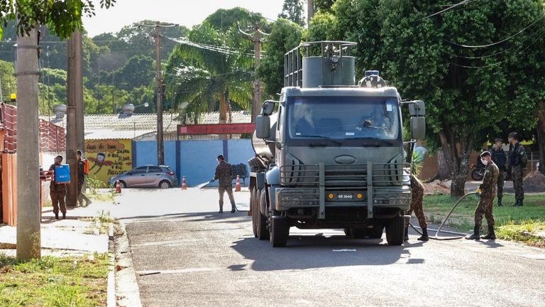 Rua da feira livre do Jardim Petrópolis passa por descontaminação