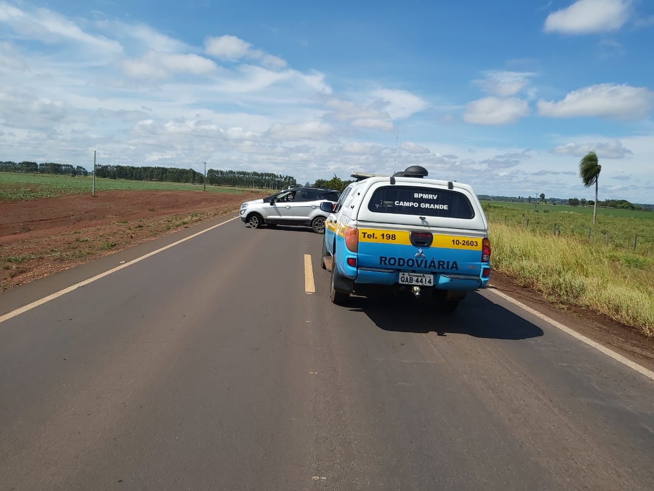 Após tentativa de fuga, Polícia frustra traficantes que levariam drogas para SP Após tentativa de fuga, Polícia frustra traficantes que levariam drogas para SP