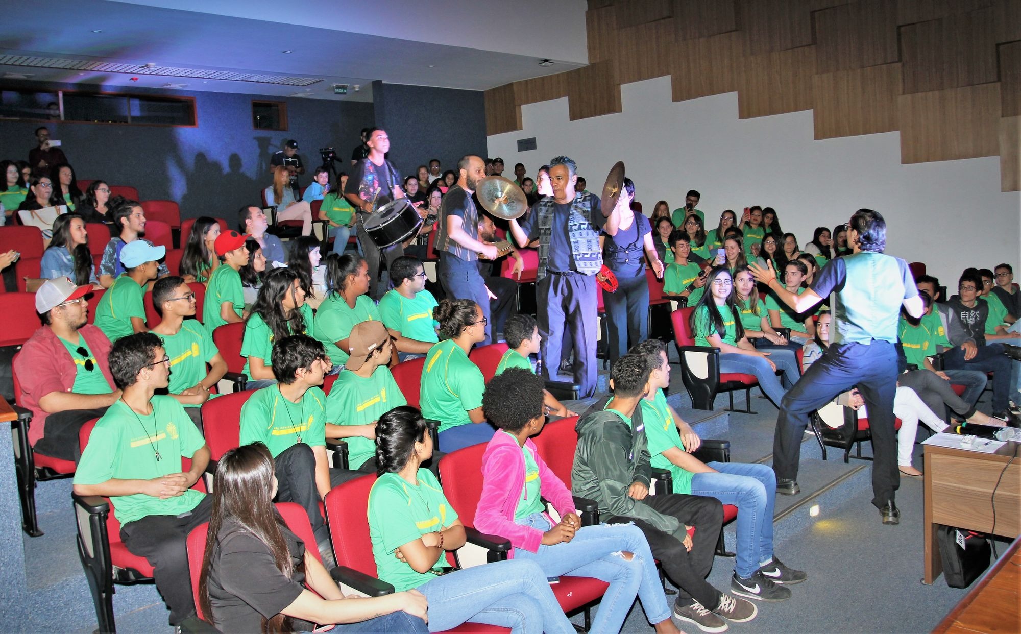 Projeto “Estudantes no Controle” incentiva cidadania em jovens de escolas estaduais Projeto “Estudantes no Controle” incentiva cidadania em jovens de escolas estaduais