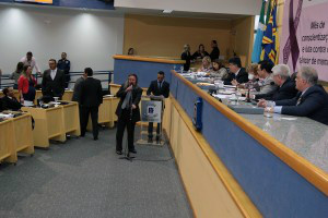 Vereadores derrubam veto do executivo e aprovaram um projeto nessa quarta-feira Vereadores derrubam veto do executivo e aprovaram um projeto nessa quarta-feira