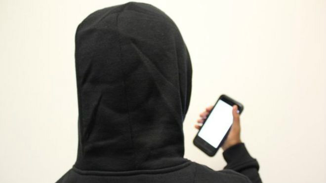 Aos 9 anos, Haaruun disse a seus colegas de classe que apoiava o Estado Islâmico; hoje, aos 10, passou por programa para evitar radicalização. (THINKSTOCK)