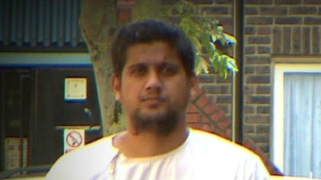 A polícia acredita que Siddhartha Dhar, também connhecido como Abu Rumaysah, é um dos autores dos vídeos que o garoto assistiu. (Reprodução)