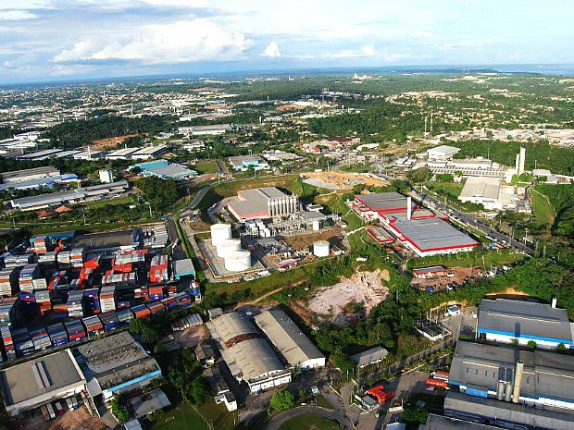 Polo Industrial de Manaus divide espaço com a floresta (Foto: Divulgação/Suframa)