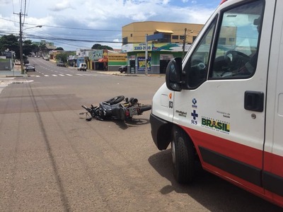 Motociclista foi socorrido pelo Samu (Foto: Dyego Queiroz/ TV Morena)
