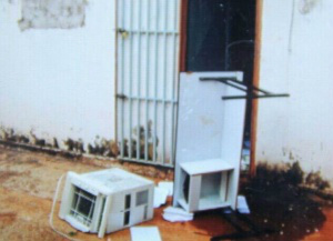 Refeitório também foi danificado durante fúria de detentas (Foto: Divulgação/PM)