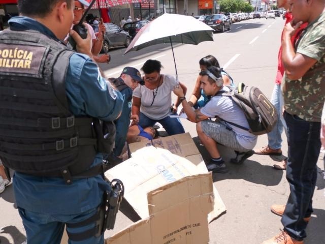 Ladrão foge da Polícia Militar no Centro e atropela idosa que fica ferida (Foto: Marcos Maluf)