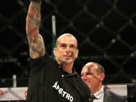 Ex-BBB vira árbitro de MMA © Divulgação Ex-BBB vira árbitro de MMA