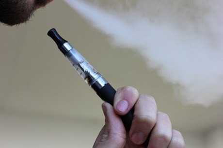 Cigarro eletrônico ameaça política de combate ao fumo no Brasil Cigarro eletrônico atualmente é proibido no Brasil. Pixabay