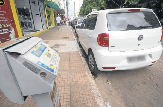 Apesar de regulamentado e legal, serviço de estacionamento rotativo não agrada tanto quem o utiliza - Foto: Gerson Oliveira/Correio do Estado