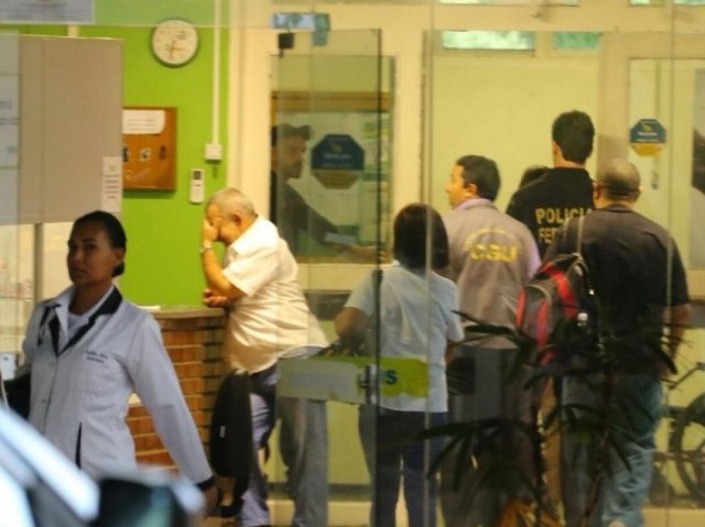 Agentes PF e CGU no Hospital Universitário. Foto: André Bittar