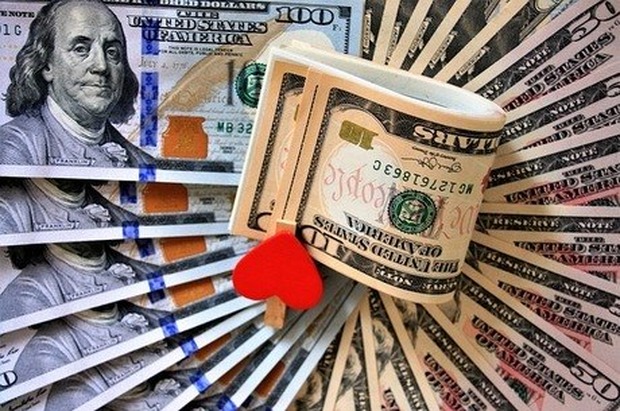 Dólar opera em queda nesta quinta, de olho nas atuações do BC e no PIB (Pixabay)