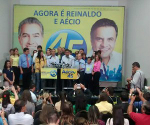 Aécio está na Capital para reforçar campanha de Reinaldo 
(Foto: Álvaro Rezende/Correio do Estado)