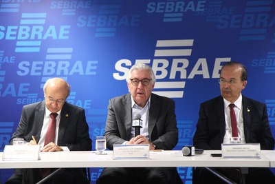 Empresários devem refinanciar dívidas com a União antes do dia 31 Afif reunido com políticos e representantes de instituições de classe - Foto: Sebrae Nacional/Divulgação