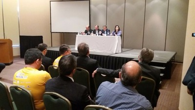 Bancada de MS vai fazer força-tarefa para destinar recursos em 2018 para ponte binacional Senadores se reúnem com integrantes da expedição antes de evento com governo paraguaio (Foto: Anderson Viegas/G1 MS)