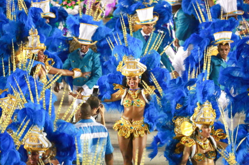Portela é a campeã do carnaval 2017 do Rio Cores da Portela, azul e branco, marcaram o desfile da escola (Foto: Rodrigo Gorosito / G1)