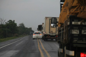 Multa por ultrapassagem perigosa ficará 900% mais cara em novembro Ultrapassagem em local proibido vai resultar em multa de R$ 957,70.(Foto: Marcos Ermínio)