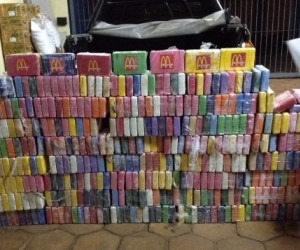 Droga estava escondida em caminhão com emblema de rede de fast-food - Divulgação/PF