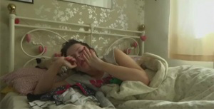 Jovem com 'síndrome da Bela Adormecida' dorme 22 horas por dia