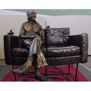 Estátua do poeta Manoel de Barros será instalada no canteiro da Afonso Pena