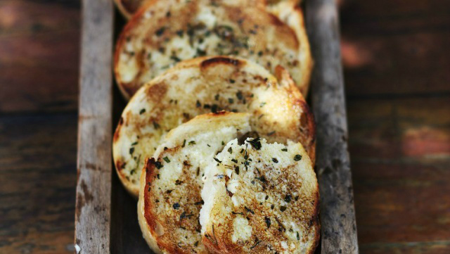 Receita de pão de alho para acompanhar o churrasco do final de semana
Foto: Divulgação
