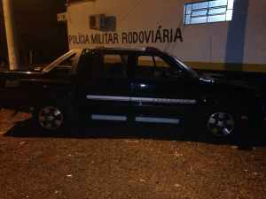 Caminhonete apreendida pela PRE.
