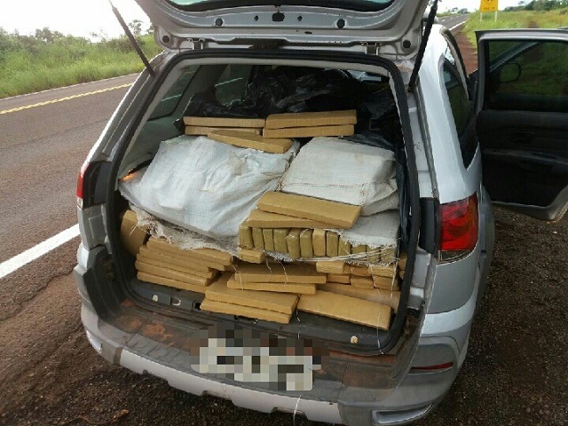 PRF apreende mais de meia tonelada de maconha em veículo roubado