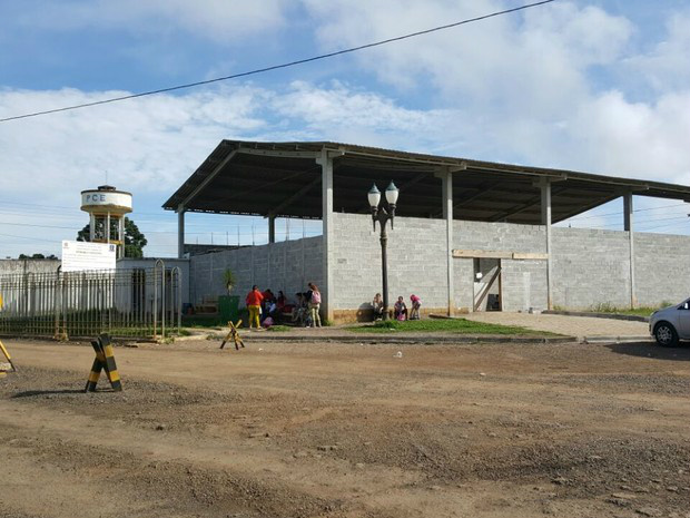 Após explosão de muro, presos fogem de penitenciária do Paraná Everson Moreira