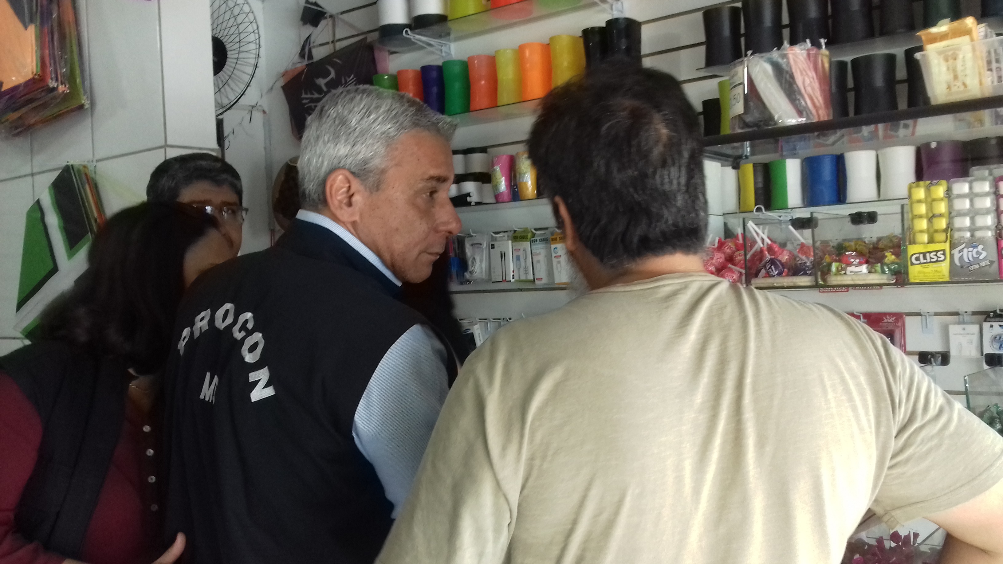 Procon e Decon deflagram operação contra comercialização de linha chilena