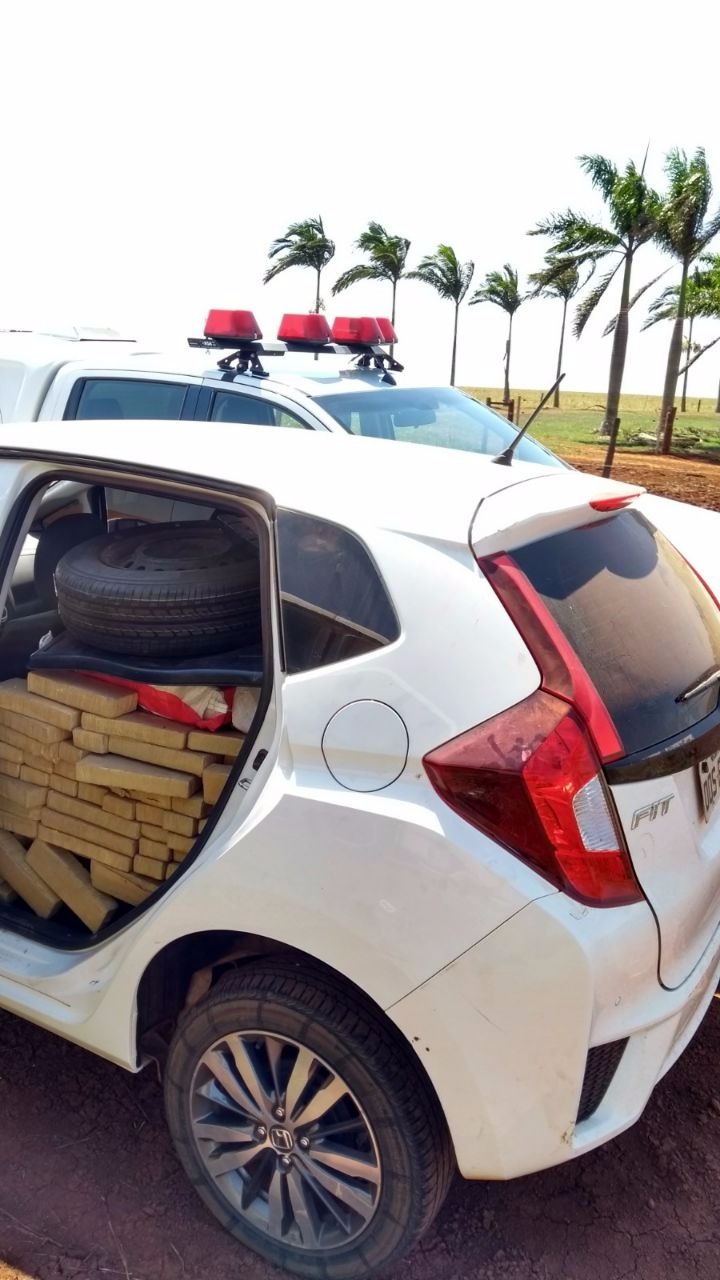 Mil tabletes de maconha são apreendidos em carro abandonado na MS-386