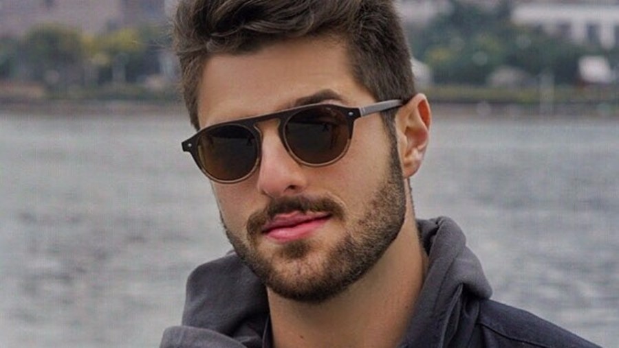 DJ Alok sofre forte turbulência em voo e bate cabeça no teto da aeronave Reprodução