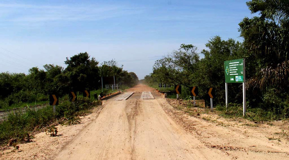 Agesul realiza serviço emergencial e libera ponte na MS-184 para caminhões