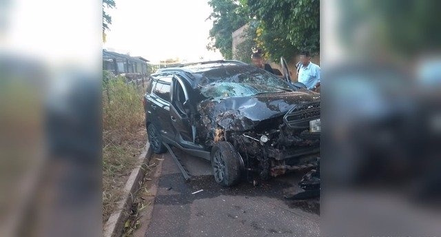 Motorista desvia de capivara, perde o controle e colide em árvore (Rádio Caçula.)