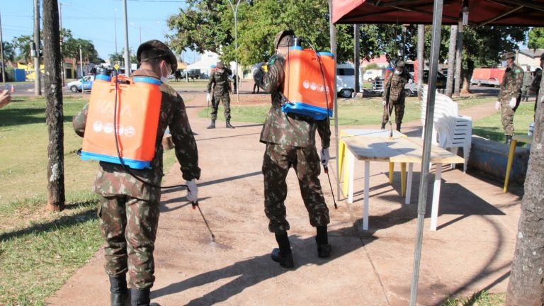 Operação de descontaminação percorre ruas das feiras livres da Vila Jacy e Piratininga