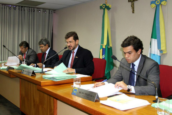 Dezoito matérias foram distribuídas na reunião de hoje