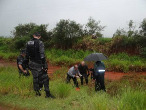 Vítima teria mantido relação sexual com mulher enquanto suspeito cumpria pena Crime ocorreu na tarde deste domingo em Dourados - Foto: Osvaldo Duarte