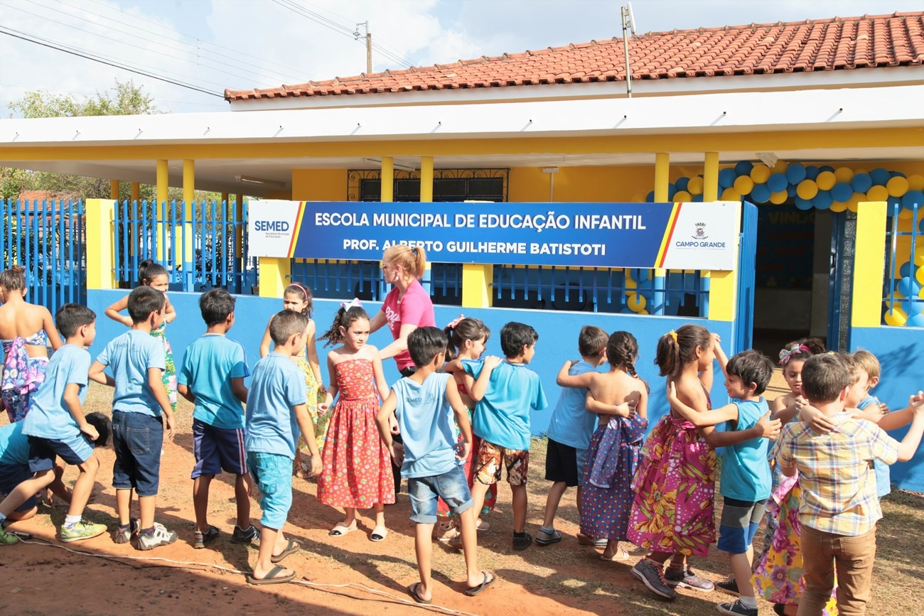 Prefeitura atende comunidade e inaugura primeira EMEI de Anhanduí