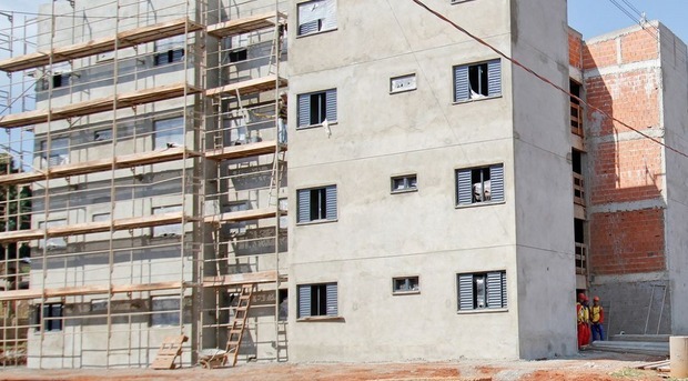 Sorteados para apartamentos têm até hoje para confirmar documentos Sorteados para apartamentos têm até hoje para confirmar documentos