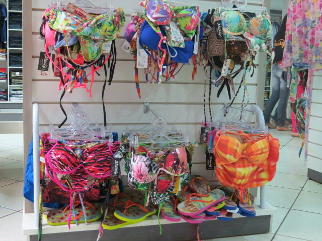 Comportado ou ousado, calor faz vendas de biquíni aumentar Biquínis e maiôs já chegaram com tudo para o verão 2015
Foto: Laurinda Pais