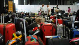 Gastos de brasileiros no exterior batem recorde em setembro Em setembro, brasileiros gastaram US$ 2,4 bilhões
no exterior, enquanto turistas estrangeiros deixaram no Brasil US$ 439 milhões