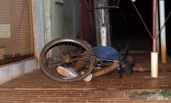 Moradores encontram corpo de homem caído em calçada e sem vida Sidrolandia News