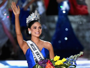 Após anúncio errado, candidata das Filipinas é eleita Miss Universo Após erro no anúncio, a filipina Pia Alonzo foi coroada Miss Universo 2015